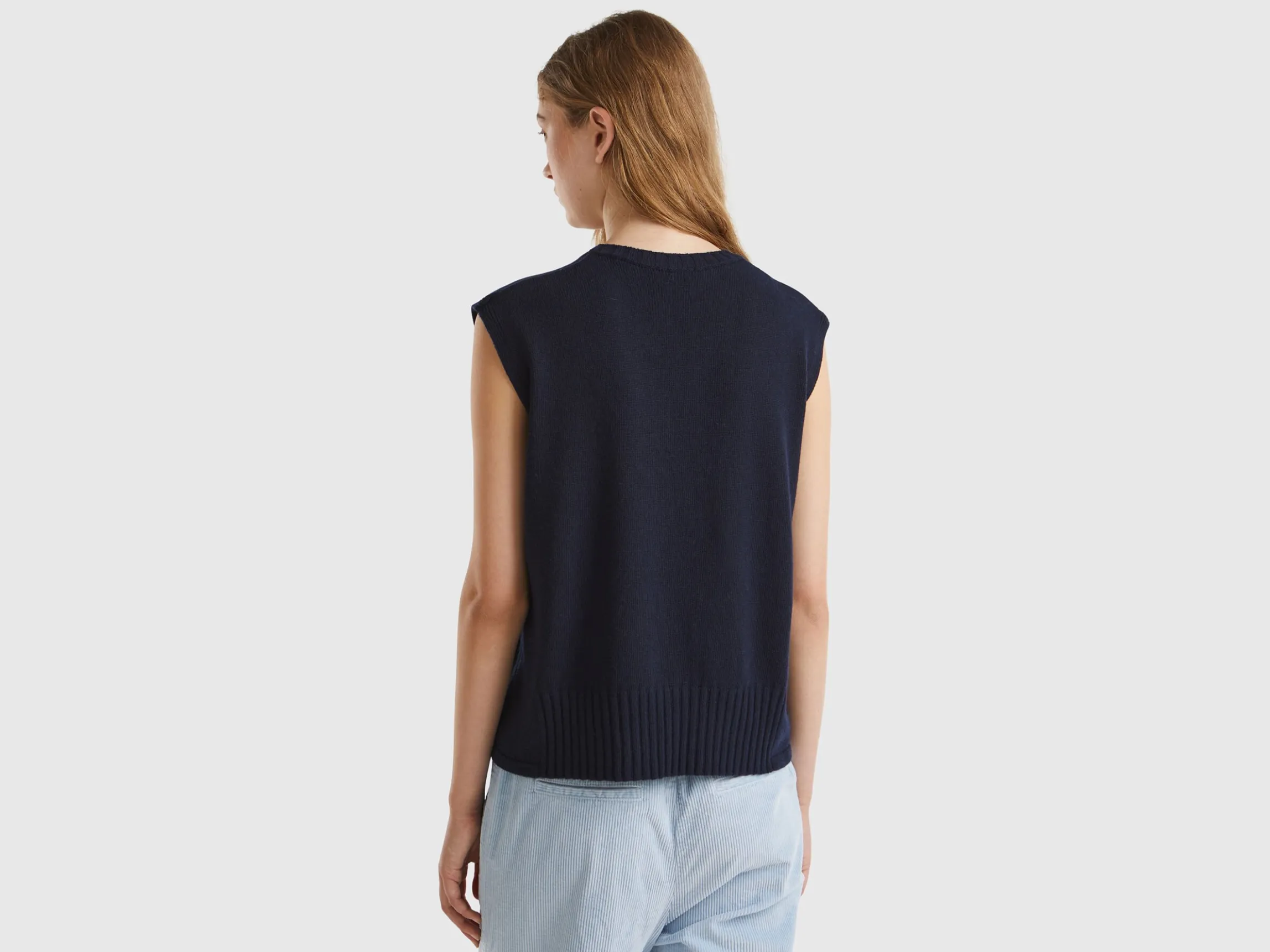 Vest in wool and viscose blend