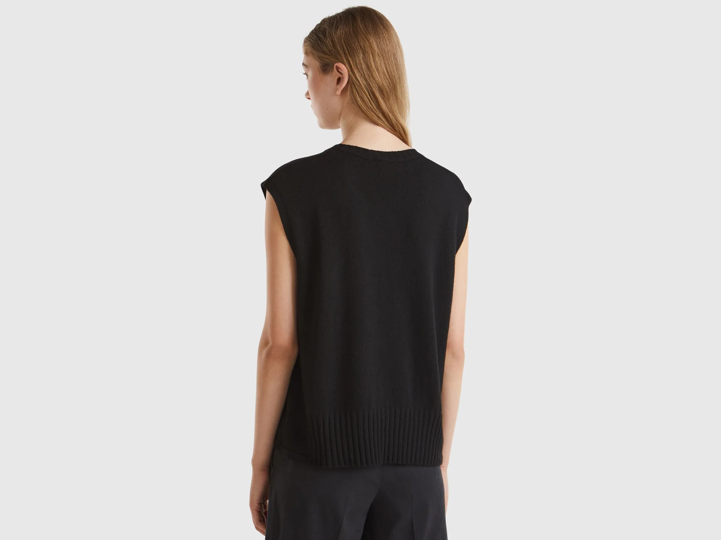 Vest in wool and viscose blend