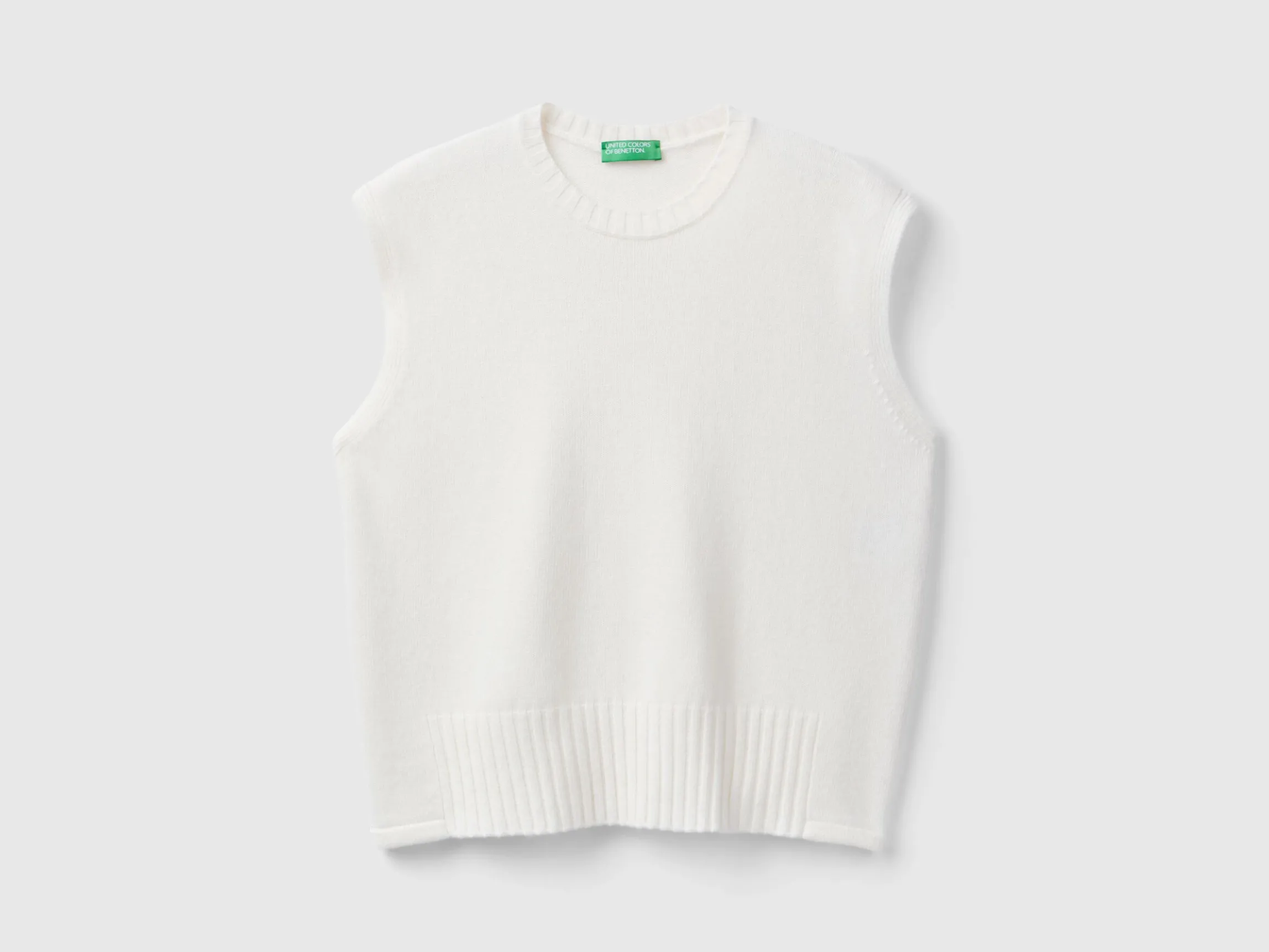Vest in wool and viscose blend