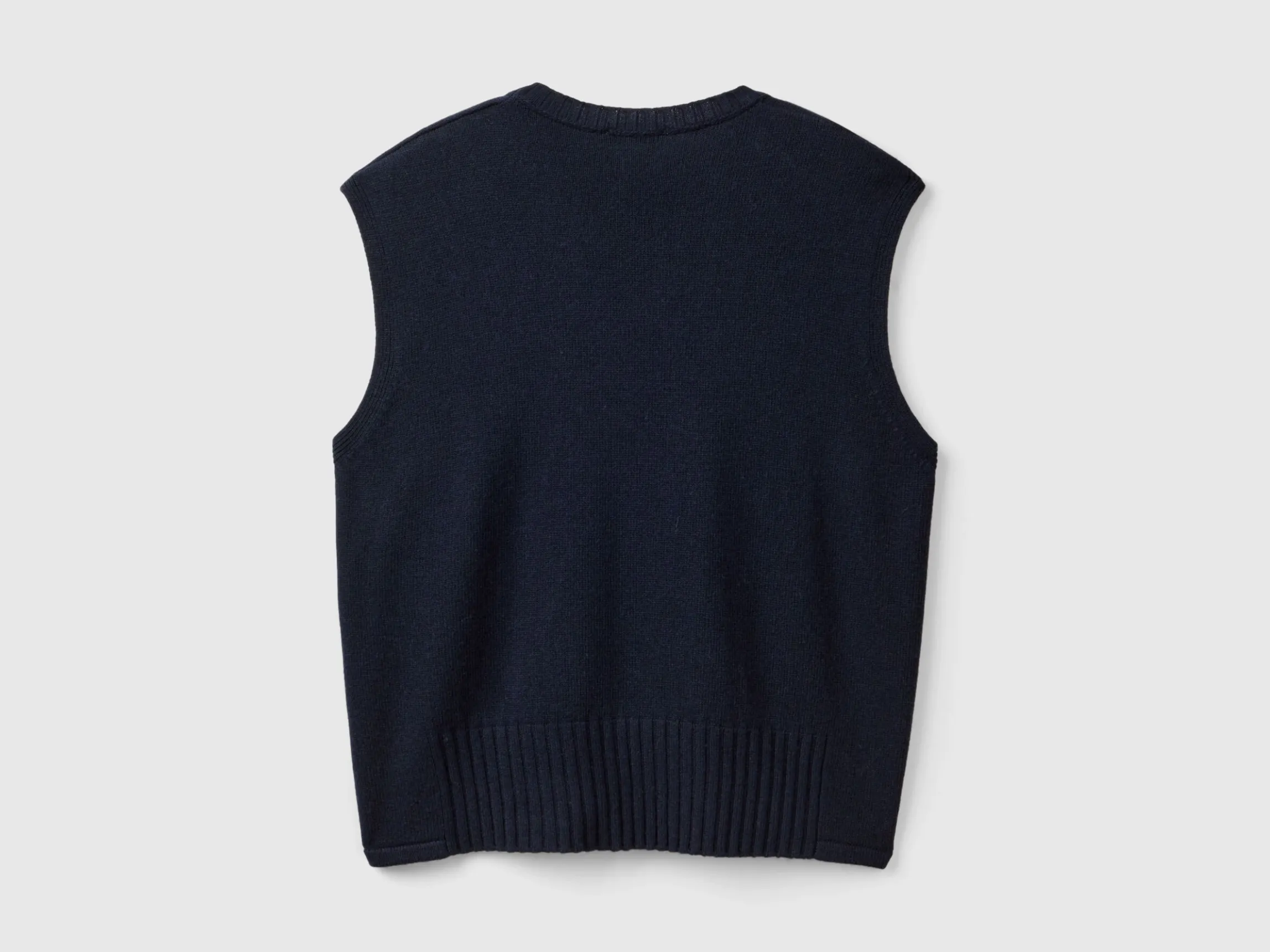 Vest in wool and viscose blend