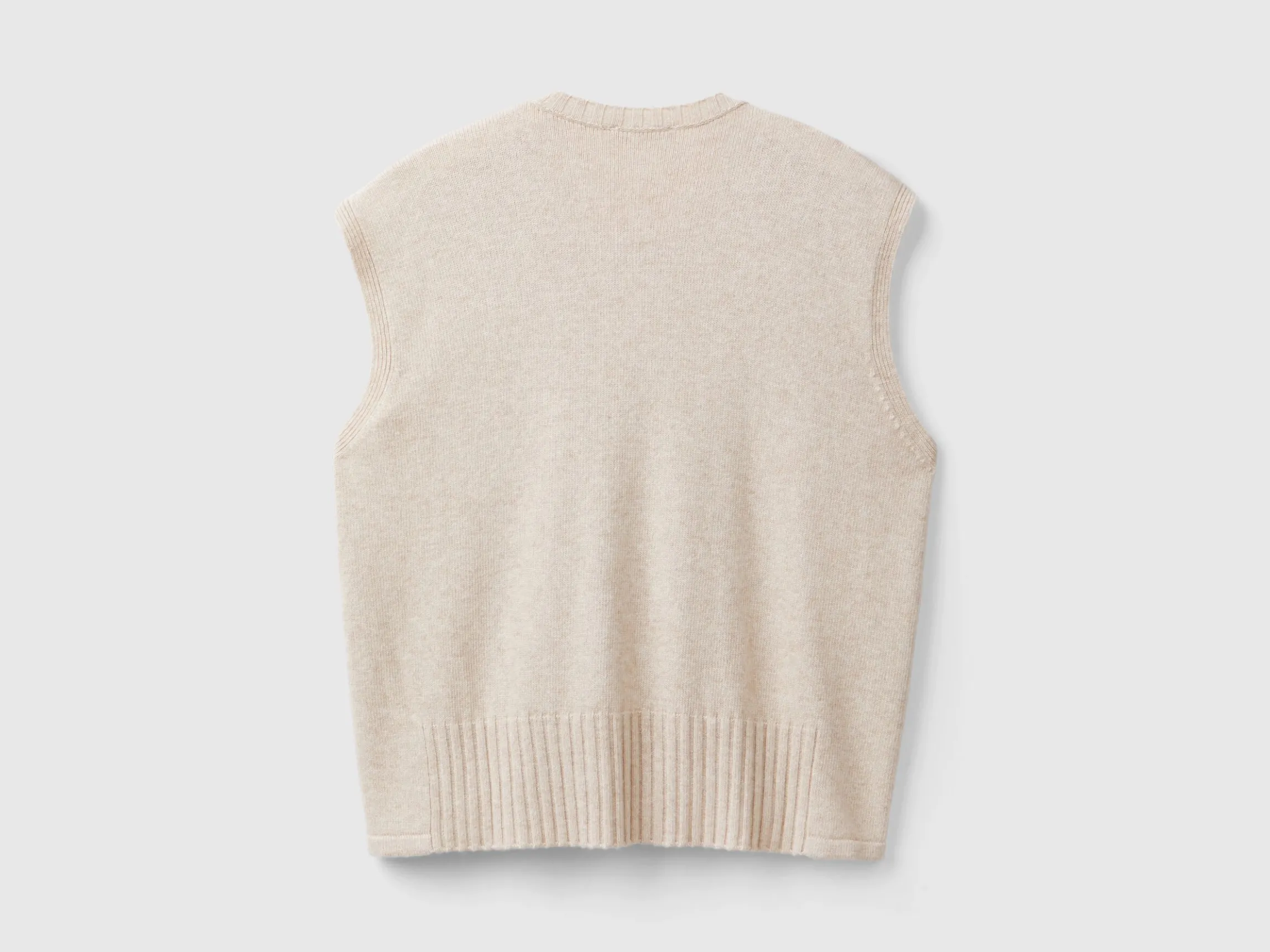 Vest in wool and viscose blend