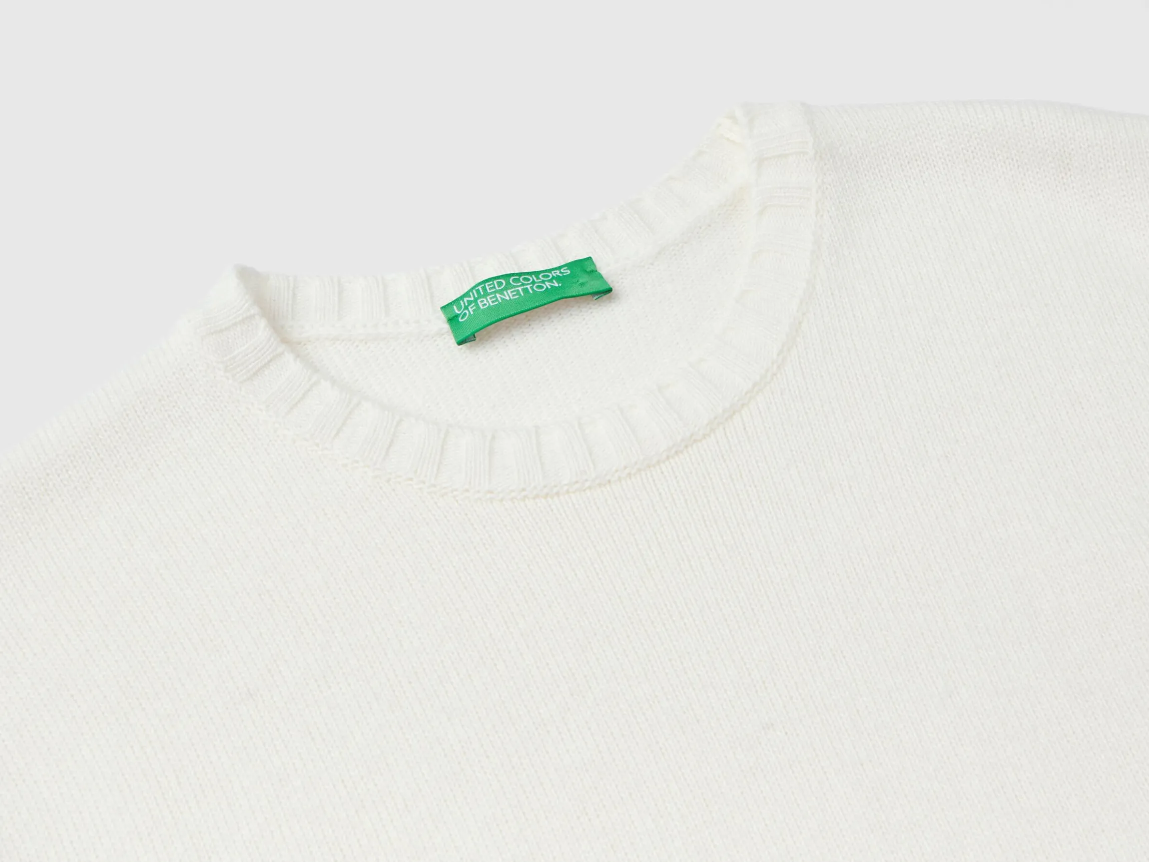 Vest in wool and viscose blend