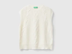 Vest with cable knit