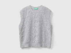 Vest with cable knit