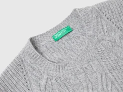 Vest with cable knit