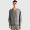 V-neck sweater in lightweight cotton blend