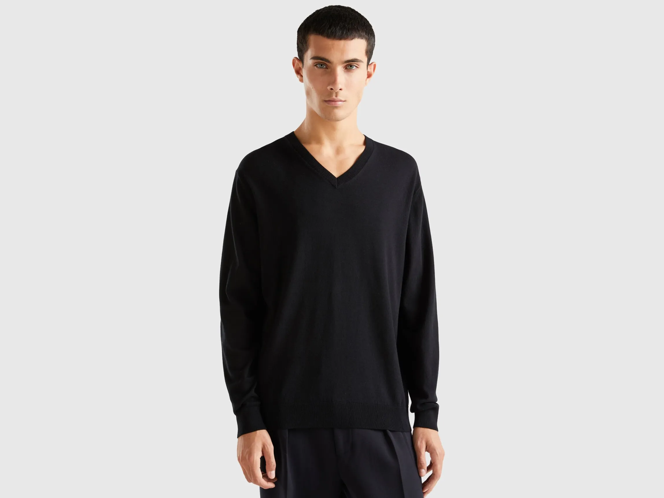 V-neck sweater in lightweight cotton blend