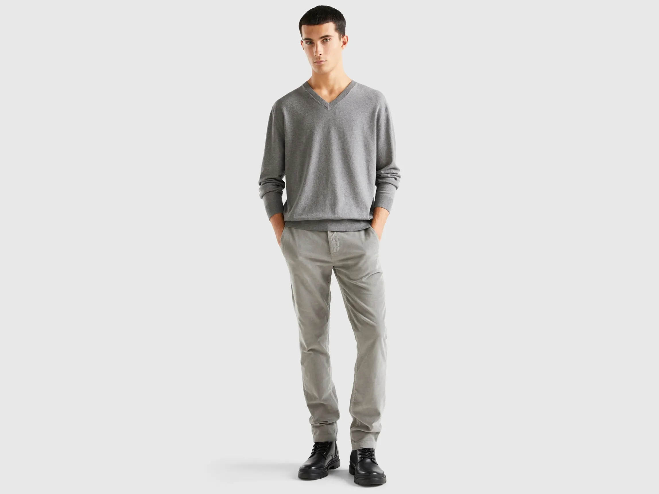 V-neck sweater in lightweight cotton blend
