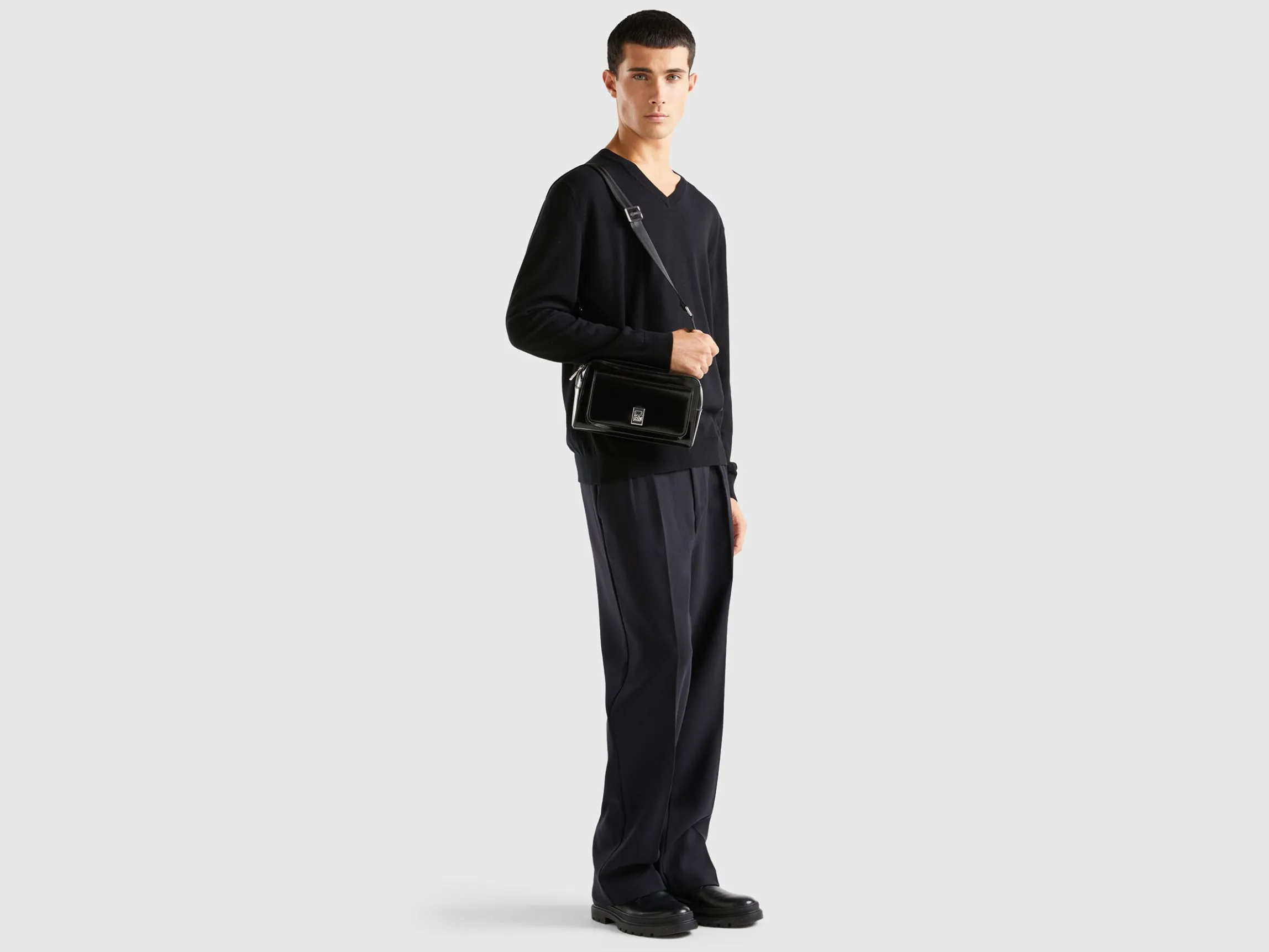 V-neck sweater in lightweight cotton blend