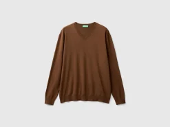V-neck sweater in lightweight cotton blend