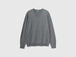 V-neck sweater in lightweight cotton blend