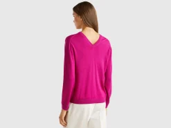 V-neck sweater in pure Merino wool