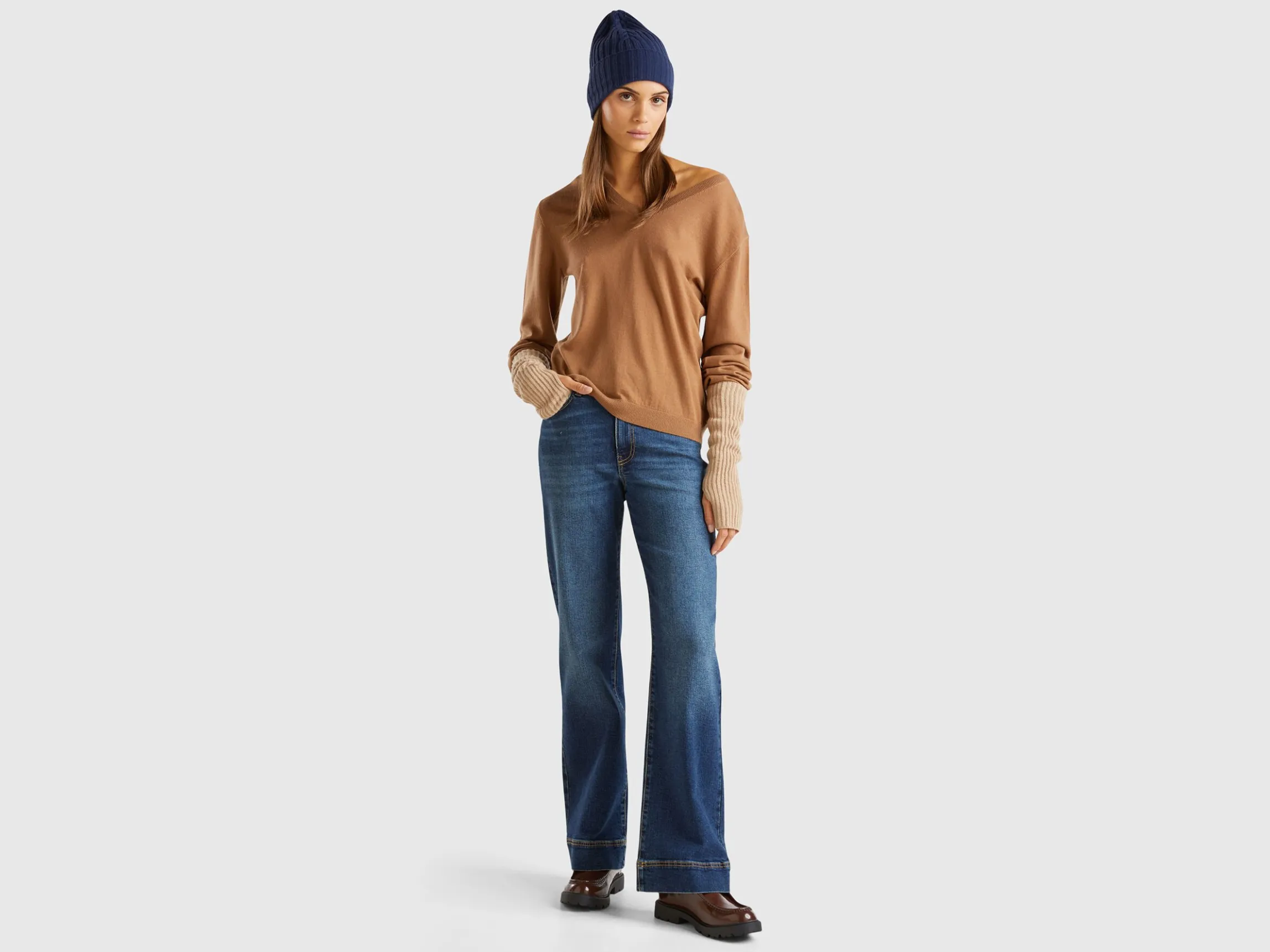 V-neck sweater in pure Merino wool