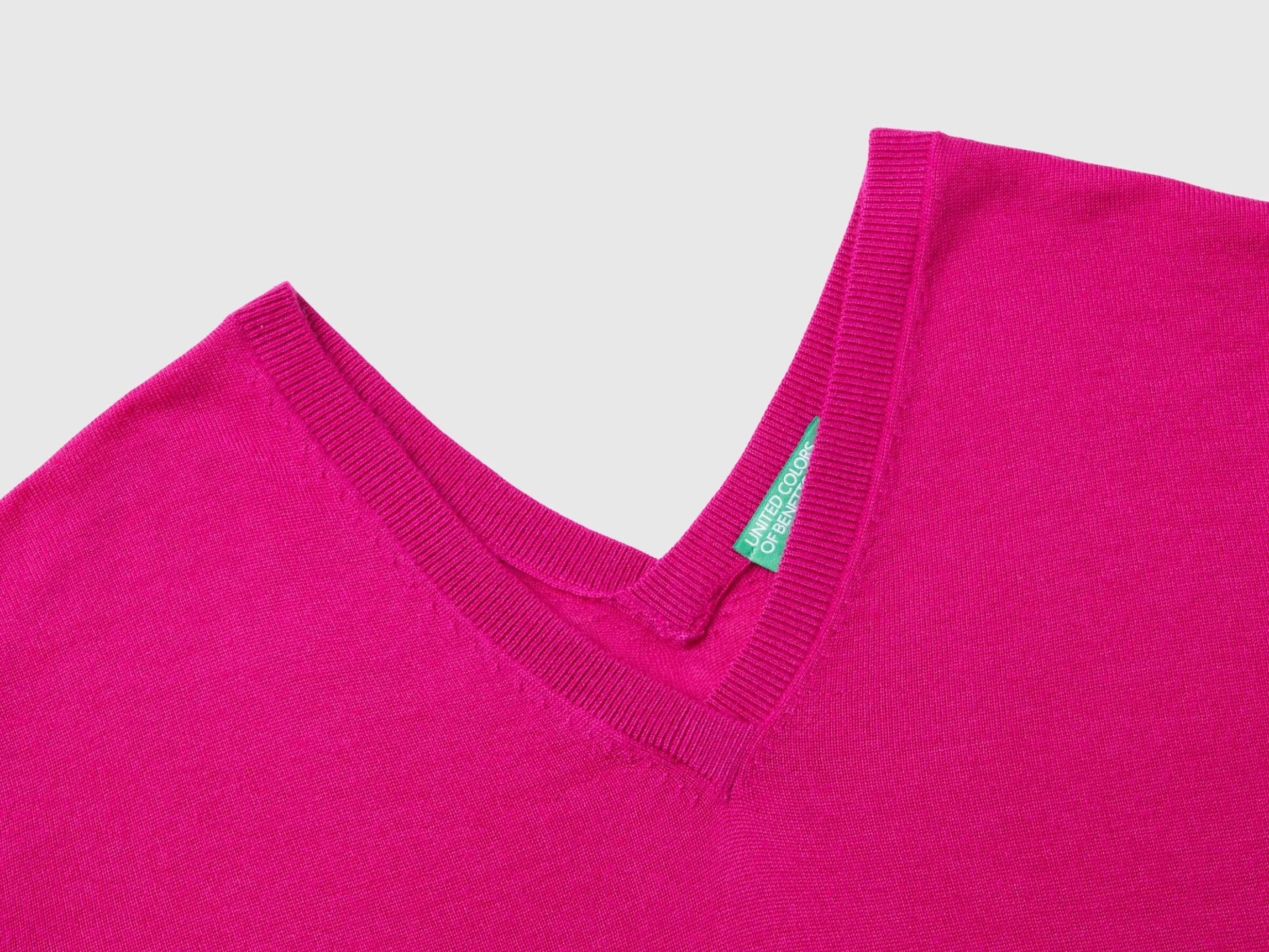 V-neck sweater in pure Merino wool