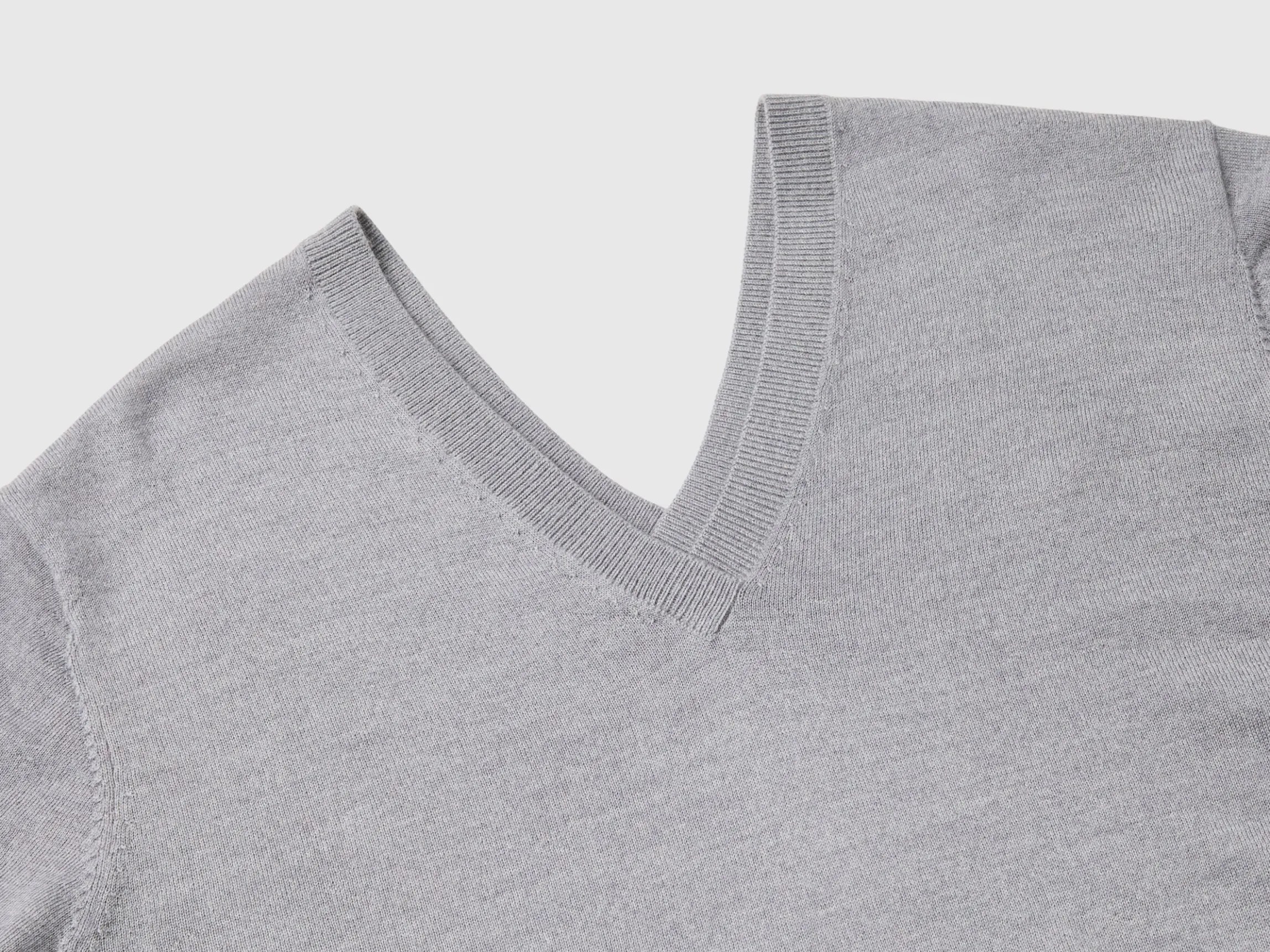 V-neck sweater in pure Merino wool