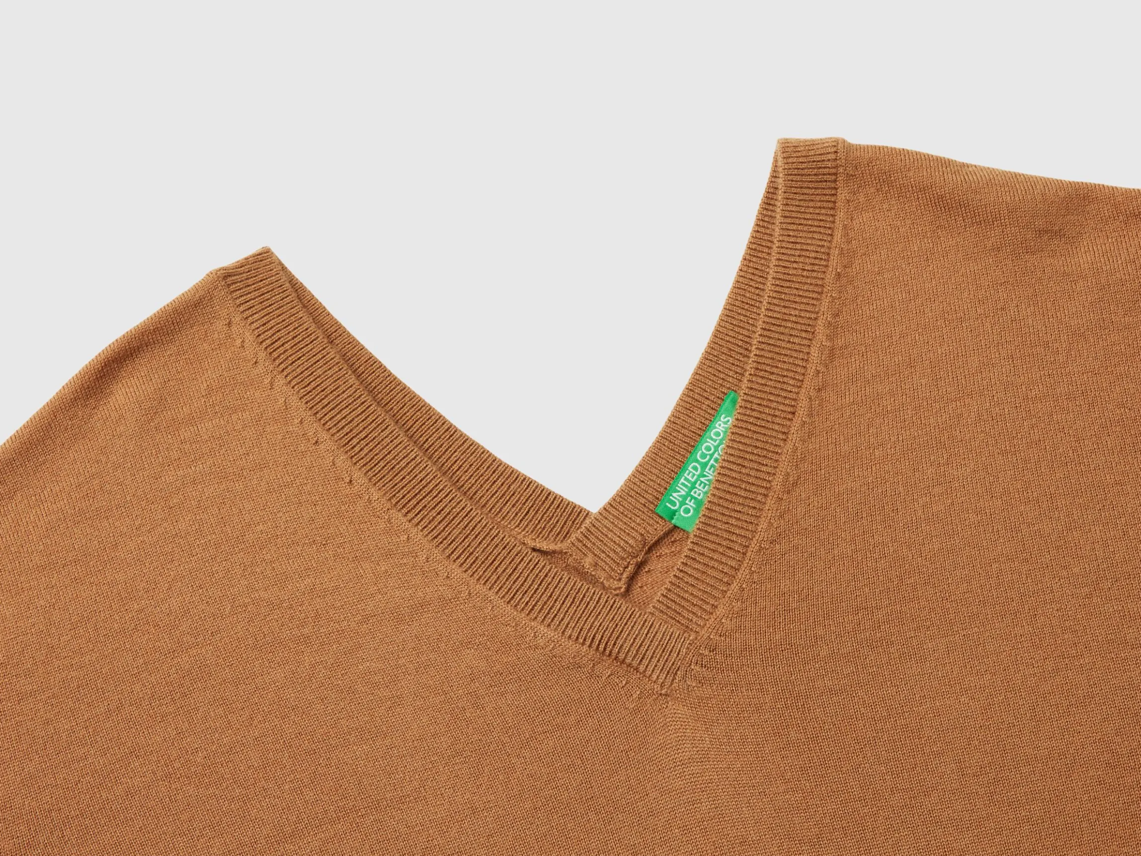 V-neck sweater in pure Merino wool
