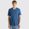 V-neck t-shirt in 100% cotton