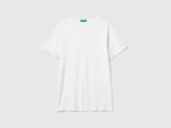 V-neck t-shirt in 100% cotton