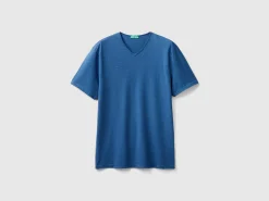 V-neck t-shirt in 100% cotton
