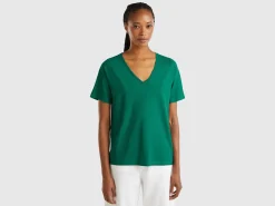 V-neck t-shirt in slub cotton