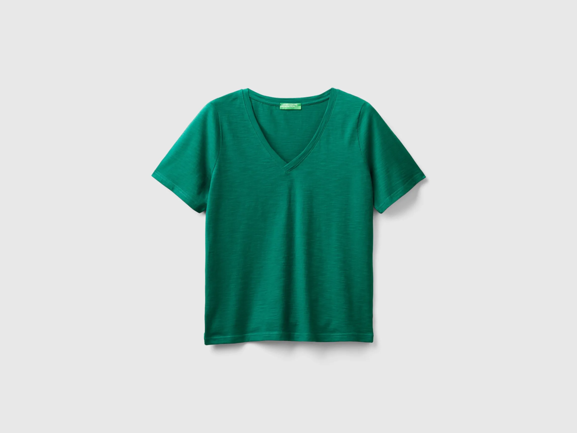 V-neck t-shirt in slub cotton