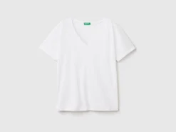 V-neck t-shirt in slub cotton