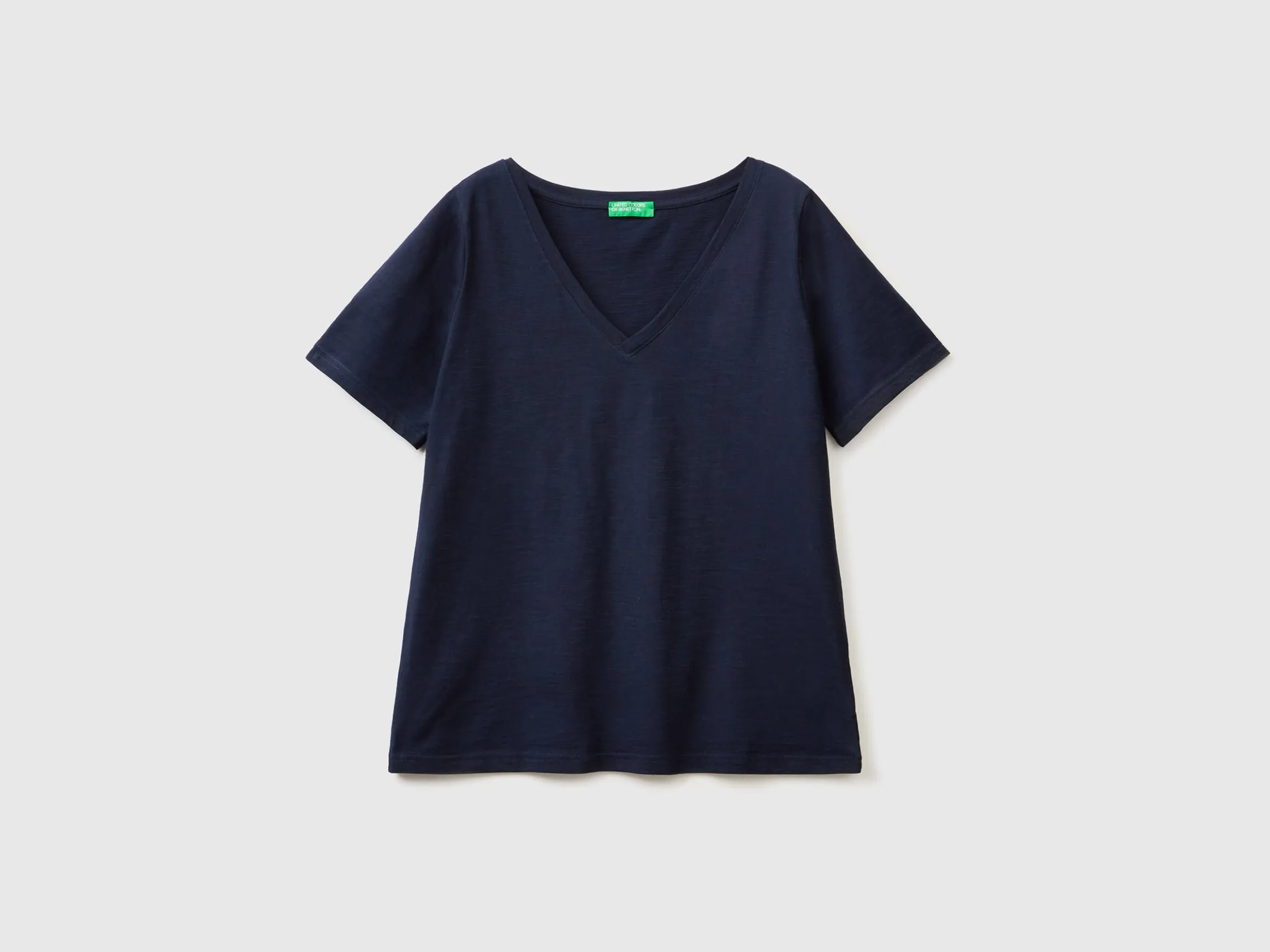 V-neck t-shirt in slub cotton