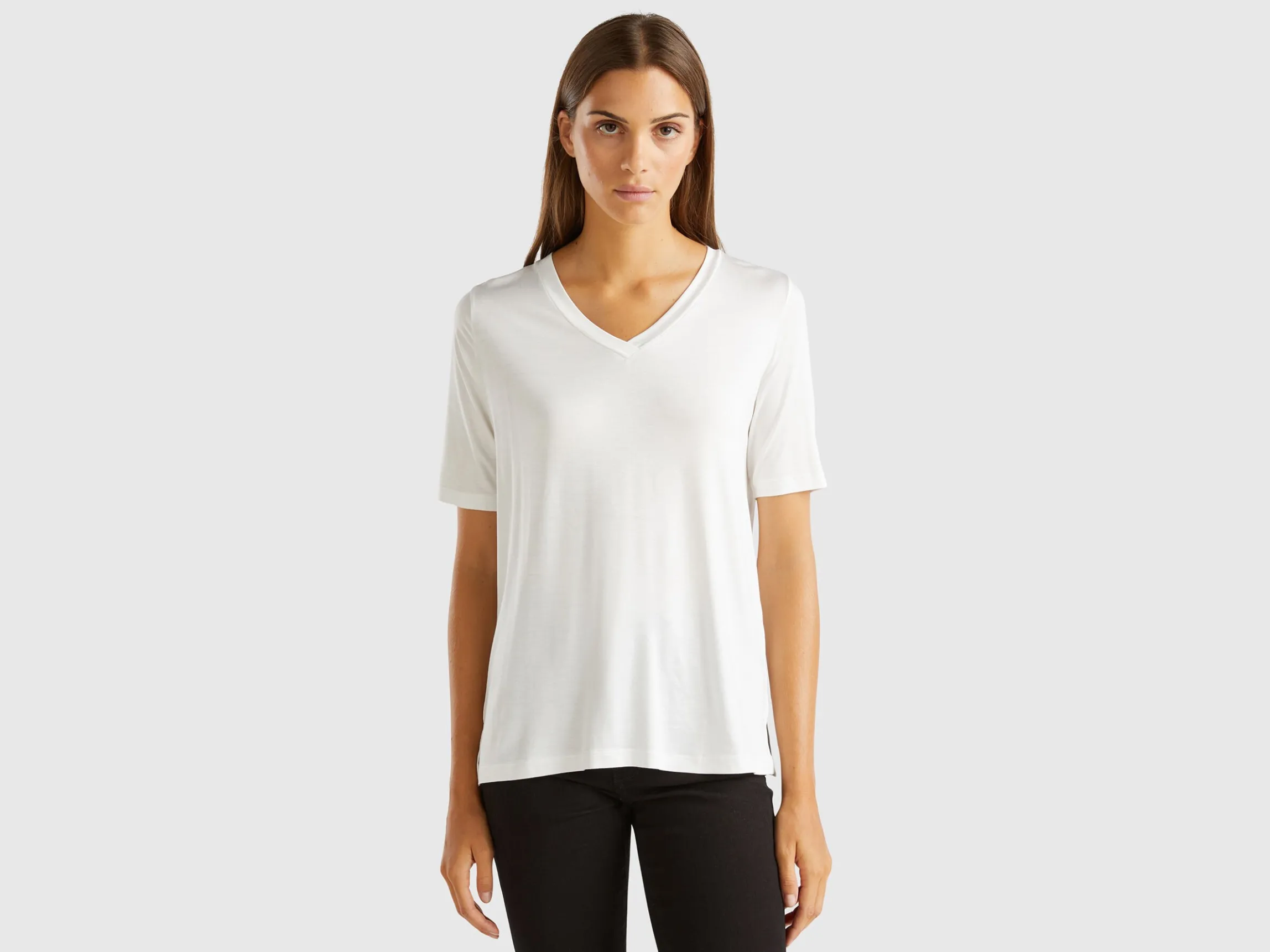 V-neck t-shirt in stretch viscose
