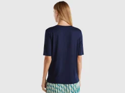 V-neck t-shirt in stretch viscose
