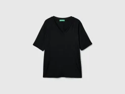 V-neck t-shirt in stretch viscose