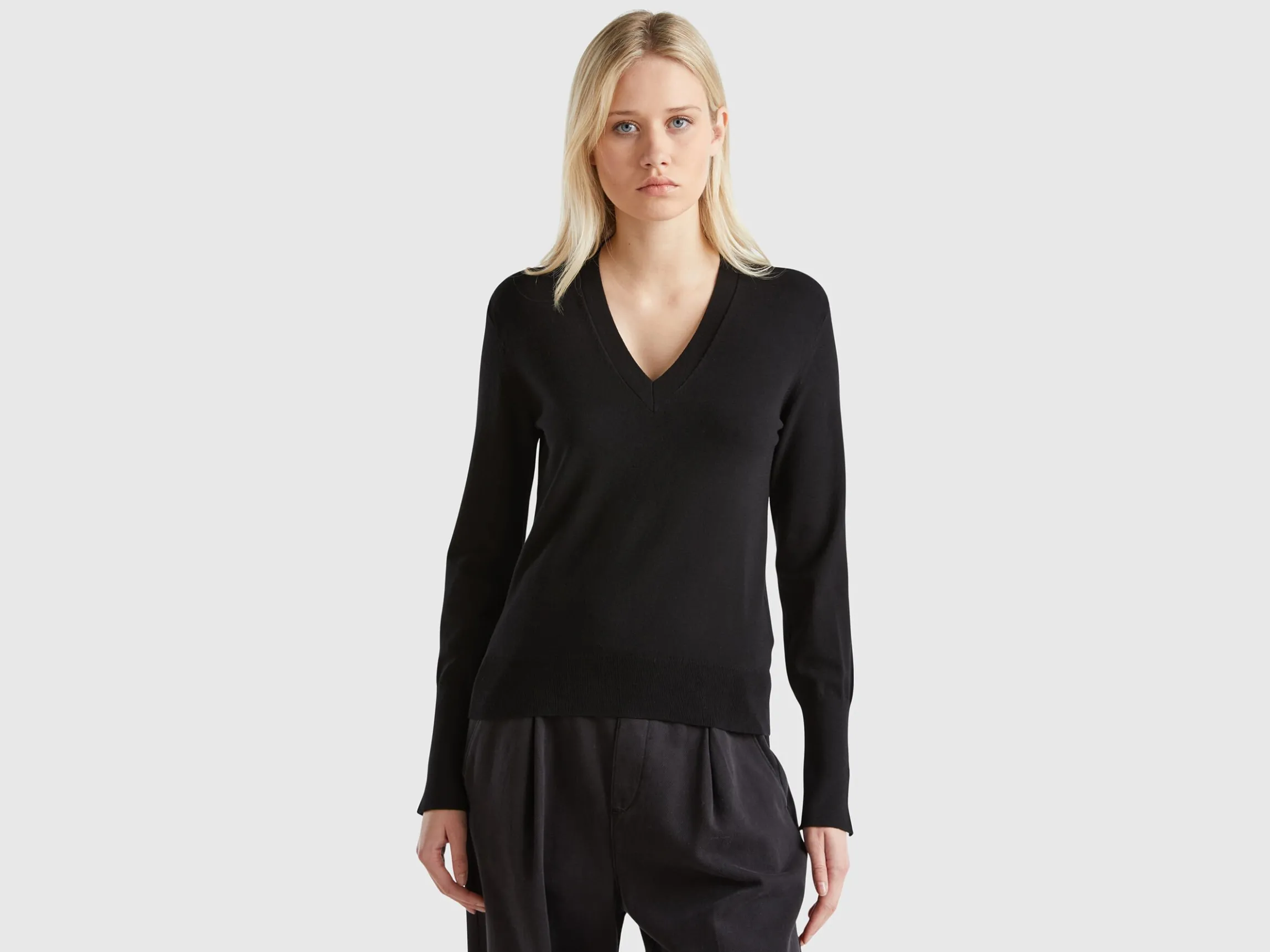 V-neck viscose blend sweater