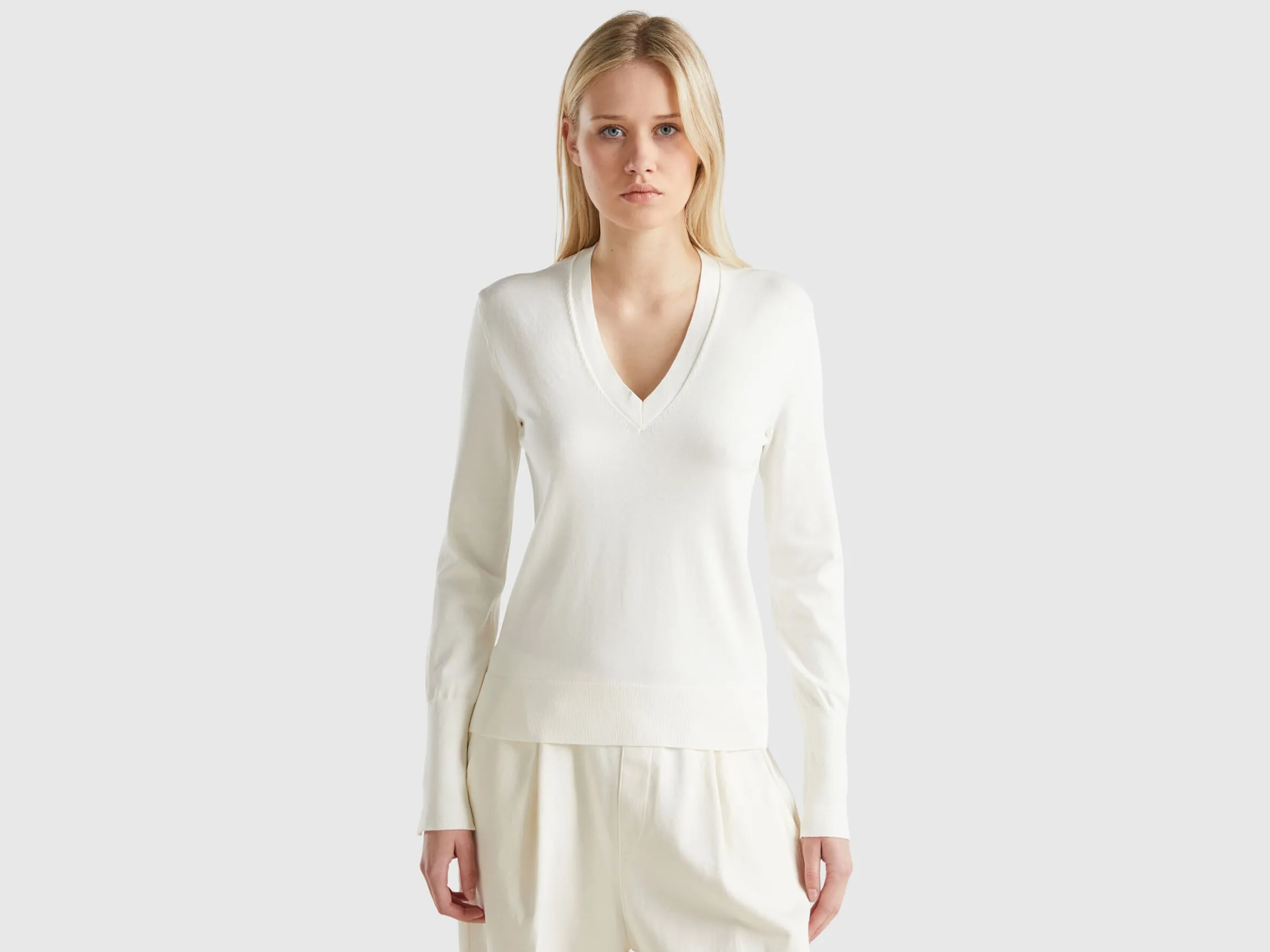 V-neck viscose blend sweater