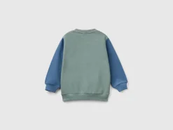 Warm hoodie with kangaroo pocket