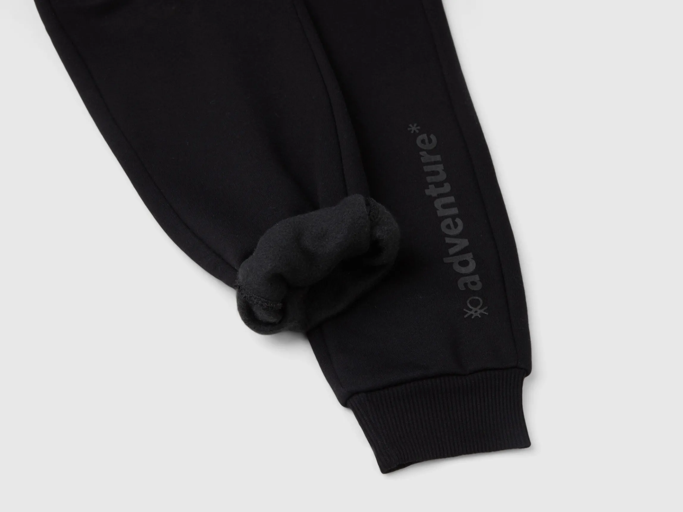 Warm sweatpants with print