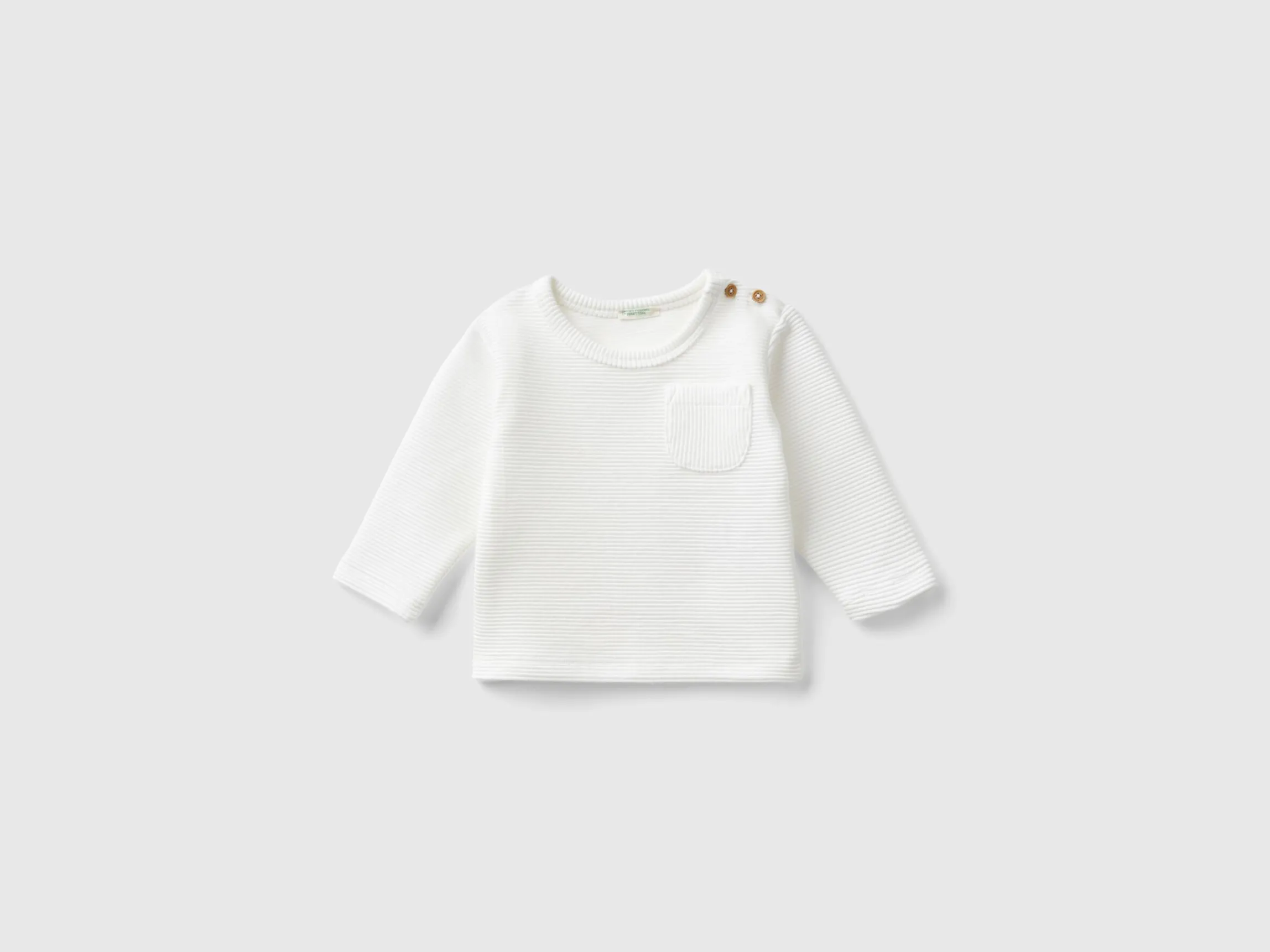 Warm t-shirt with pocket