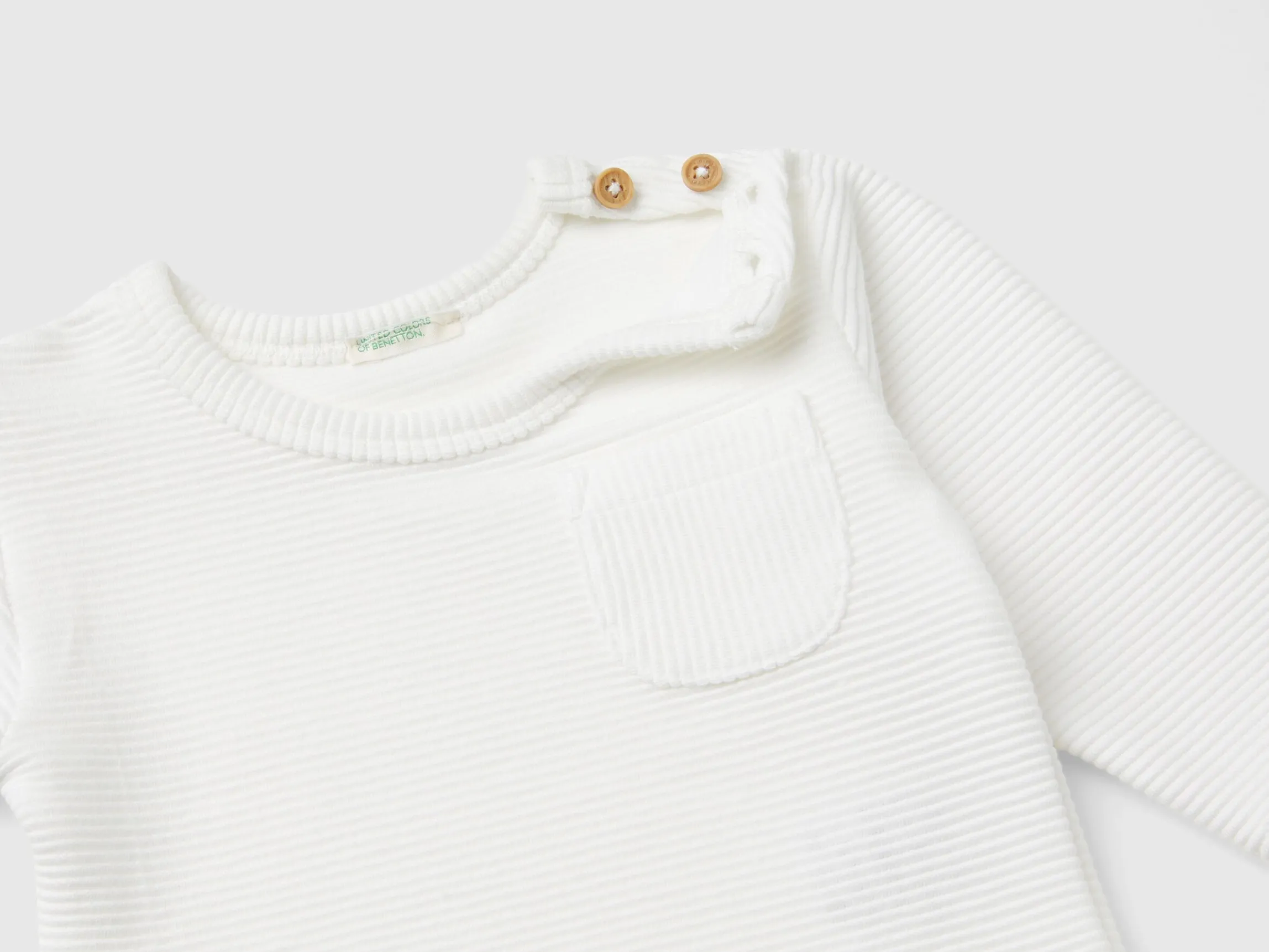 Warm t-shirt with pocket