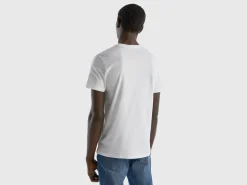White t-shirt