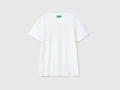 White t-shirt