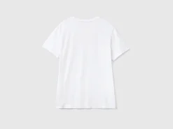 White t-shirt