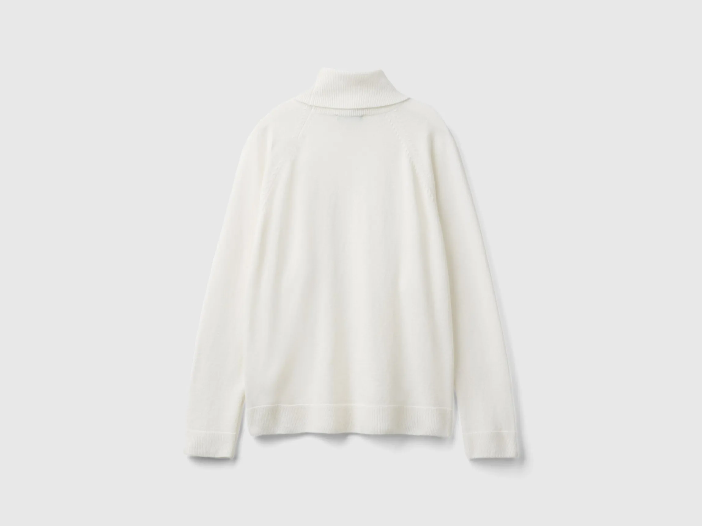 White turtleneck sweater in cashmere and wool blend