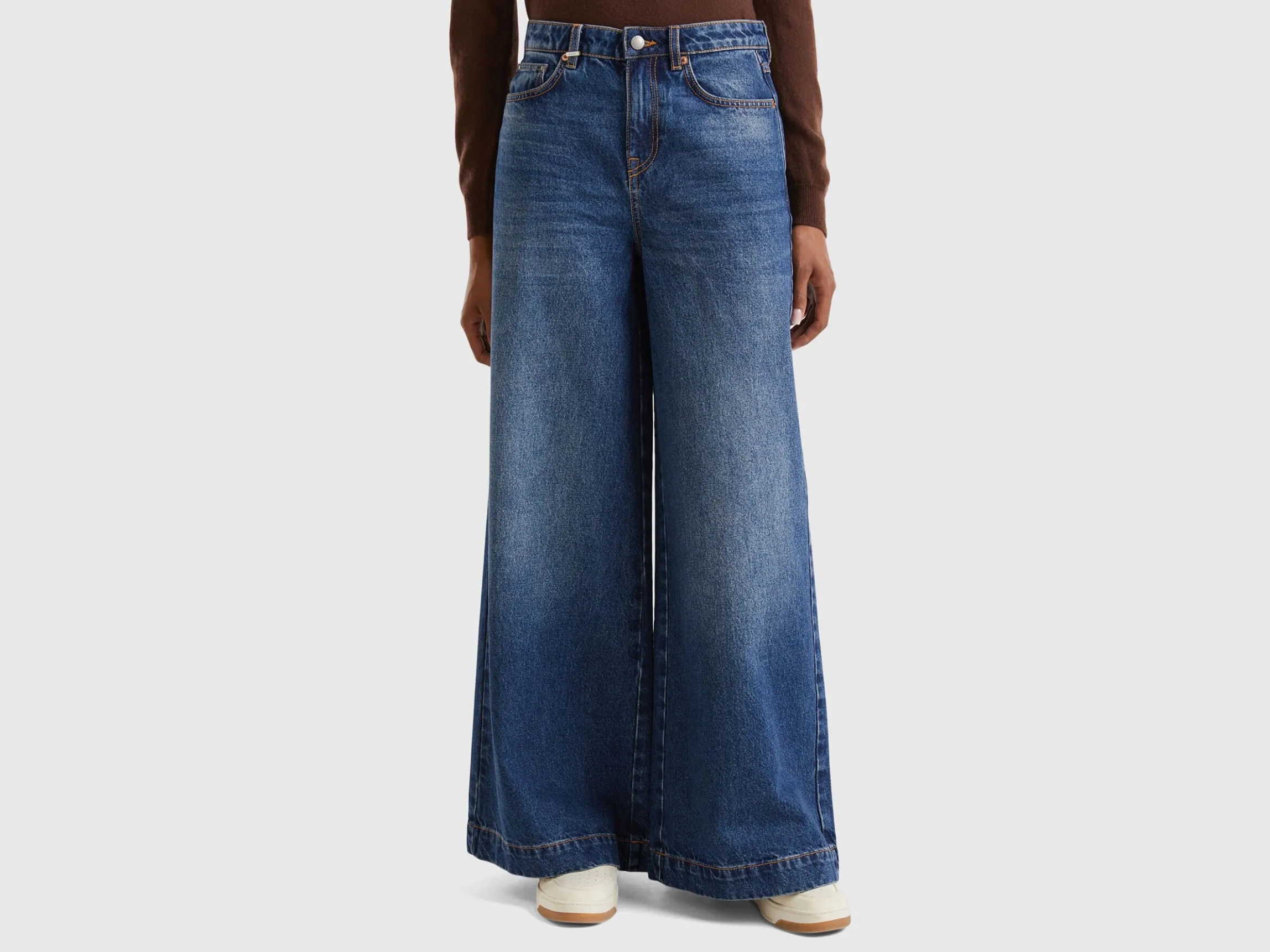 Wide fit jeans