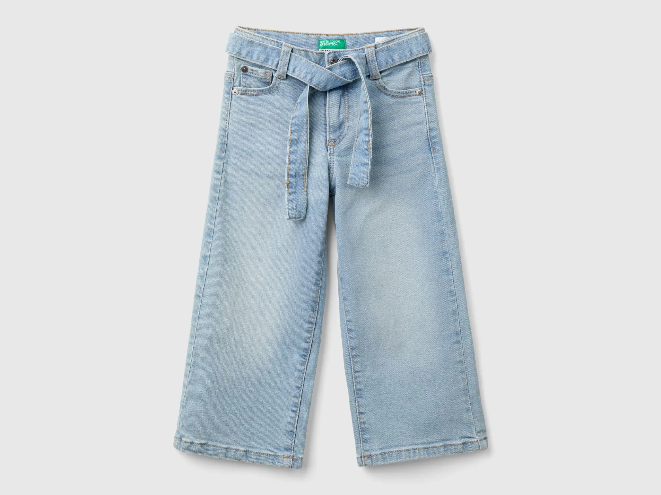 Wide fit jeans in denim
