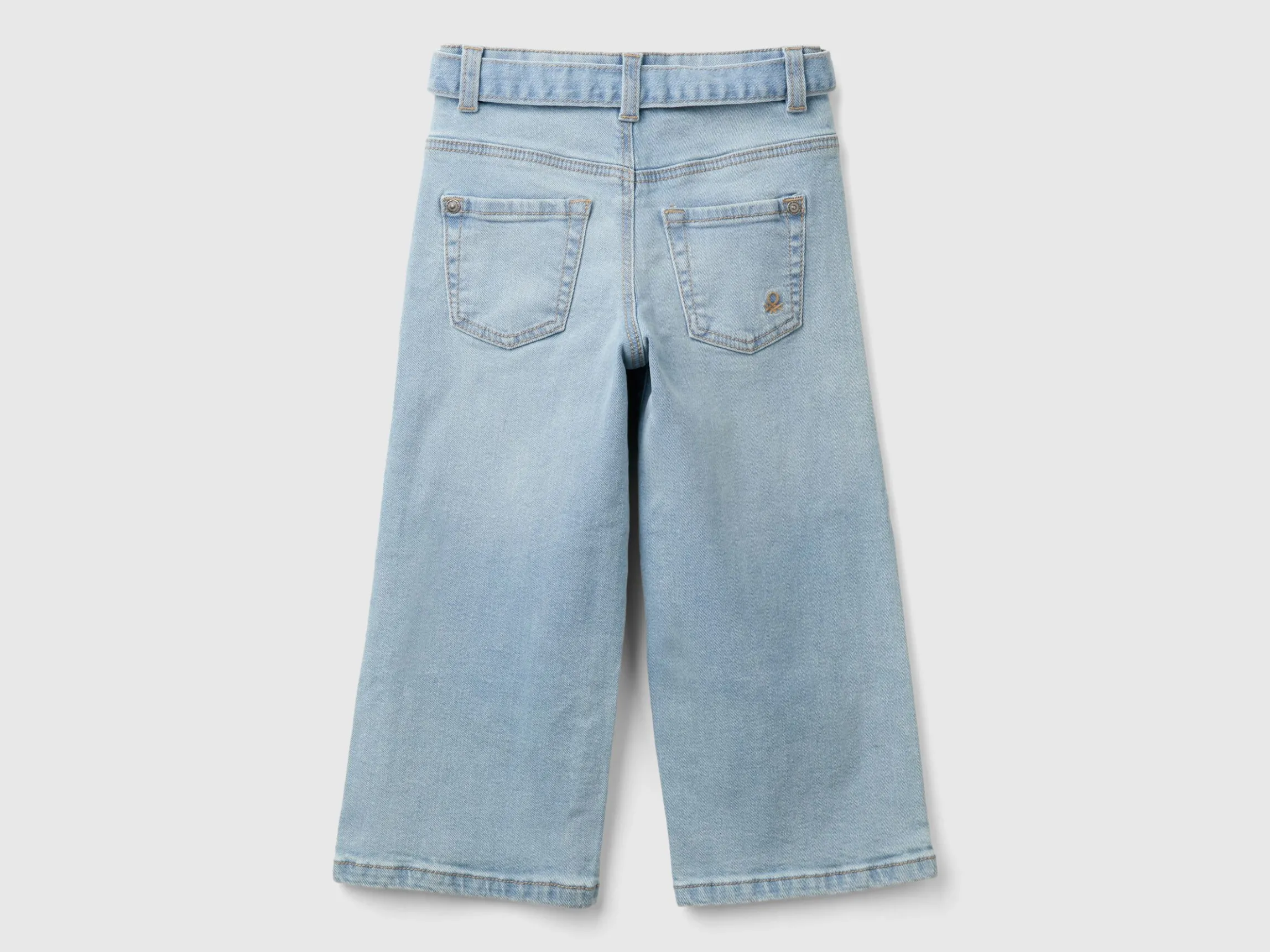 Wide fit jeans in denim