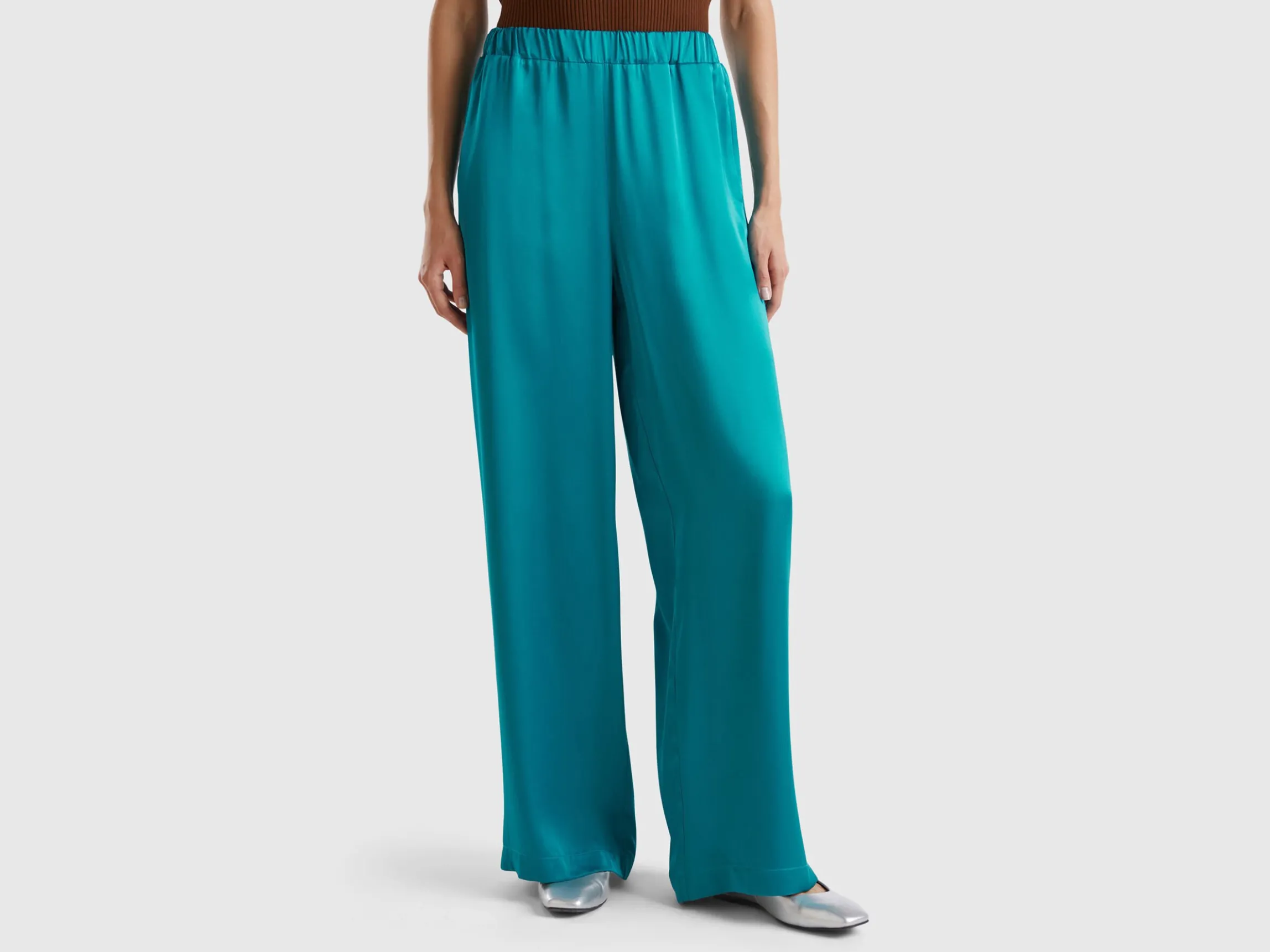 Wide trousers in 100% viscose