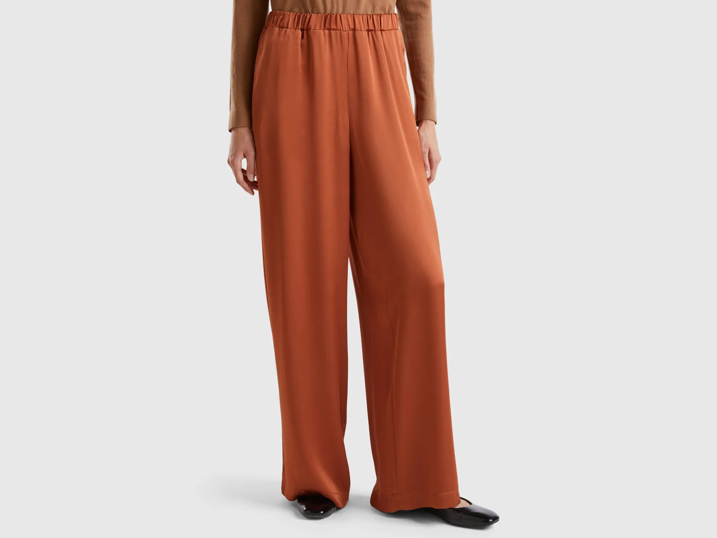 Wide trousers in 100% viscose