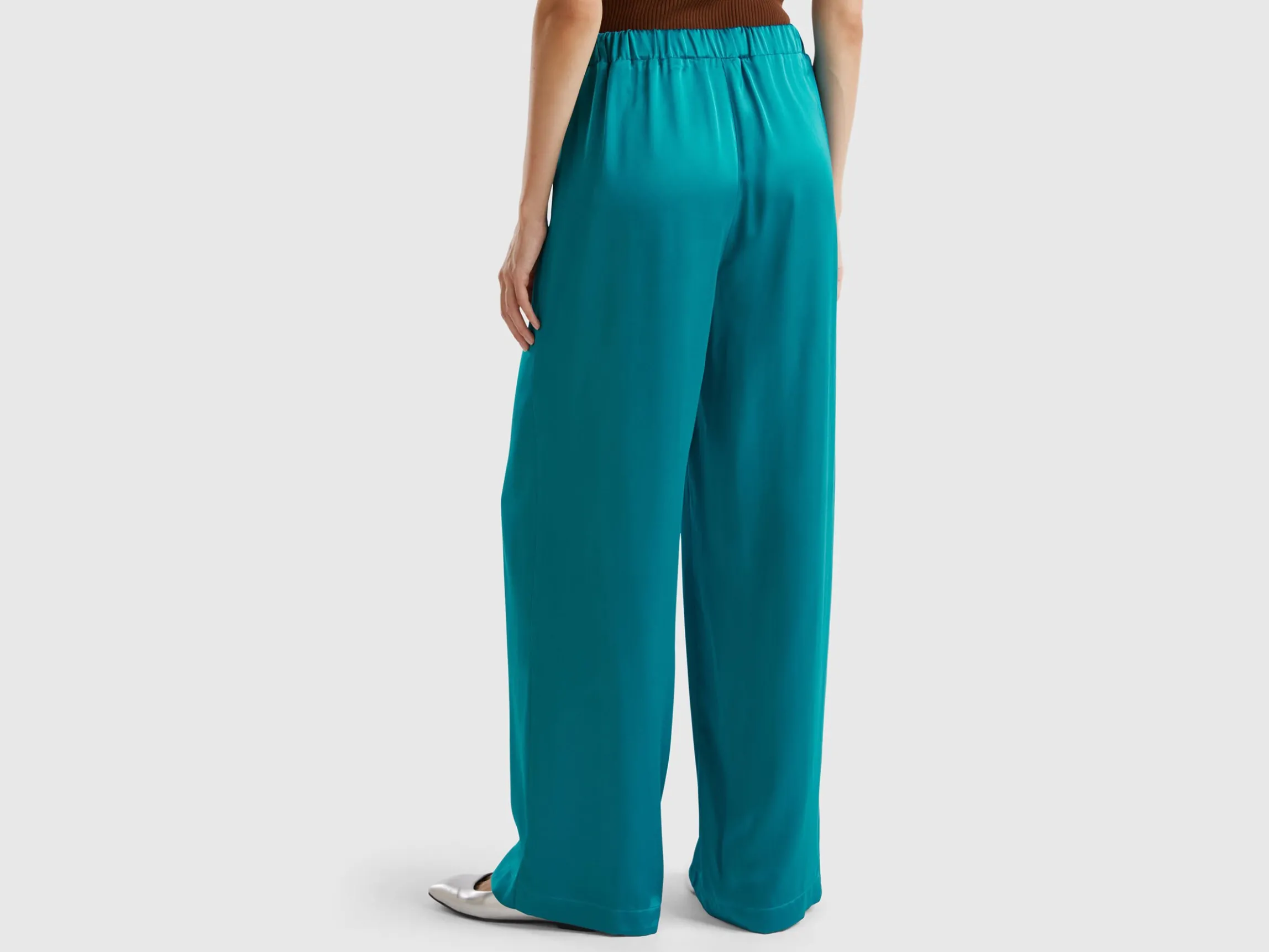 Wide trousers in 100% viscose