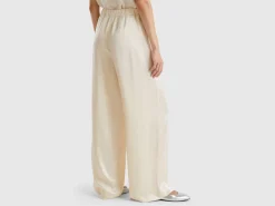 Wide trousers in 100% viscose