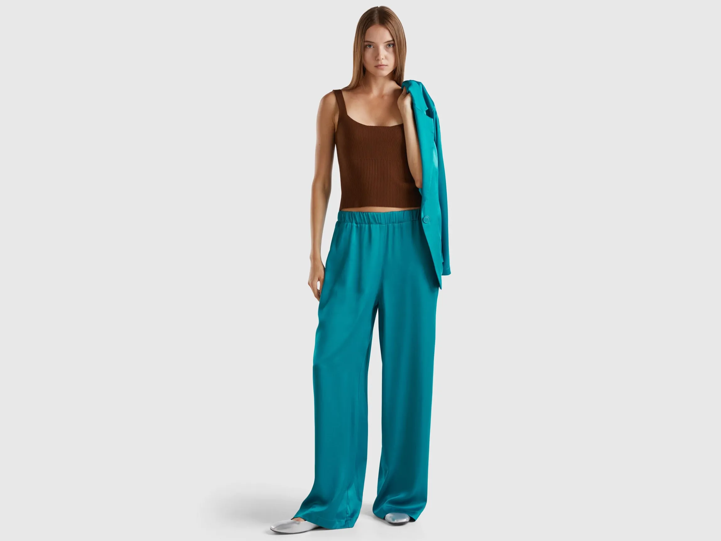 Wide trousers in 100% viscose