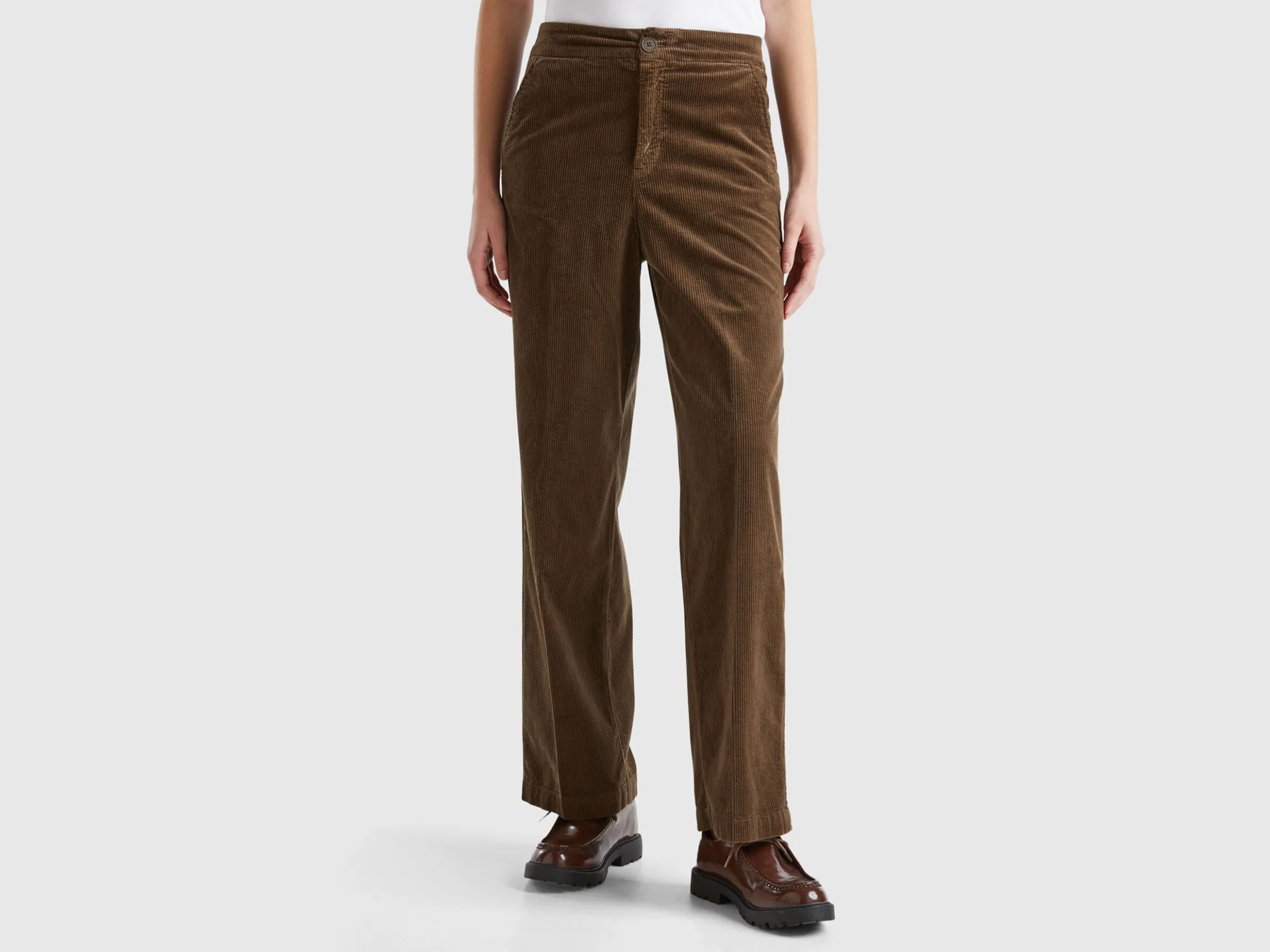 Wide velvet trousers