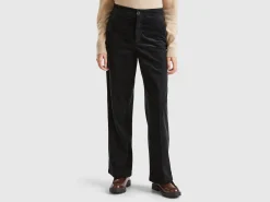 Wide velvet trousers
